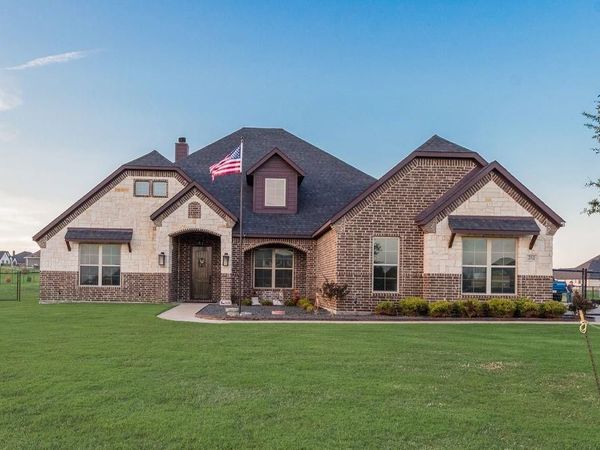 252 Agua Linda Drive, Godley, TX 76044