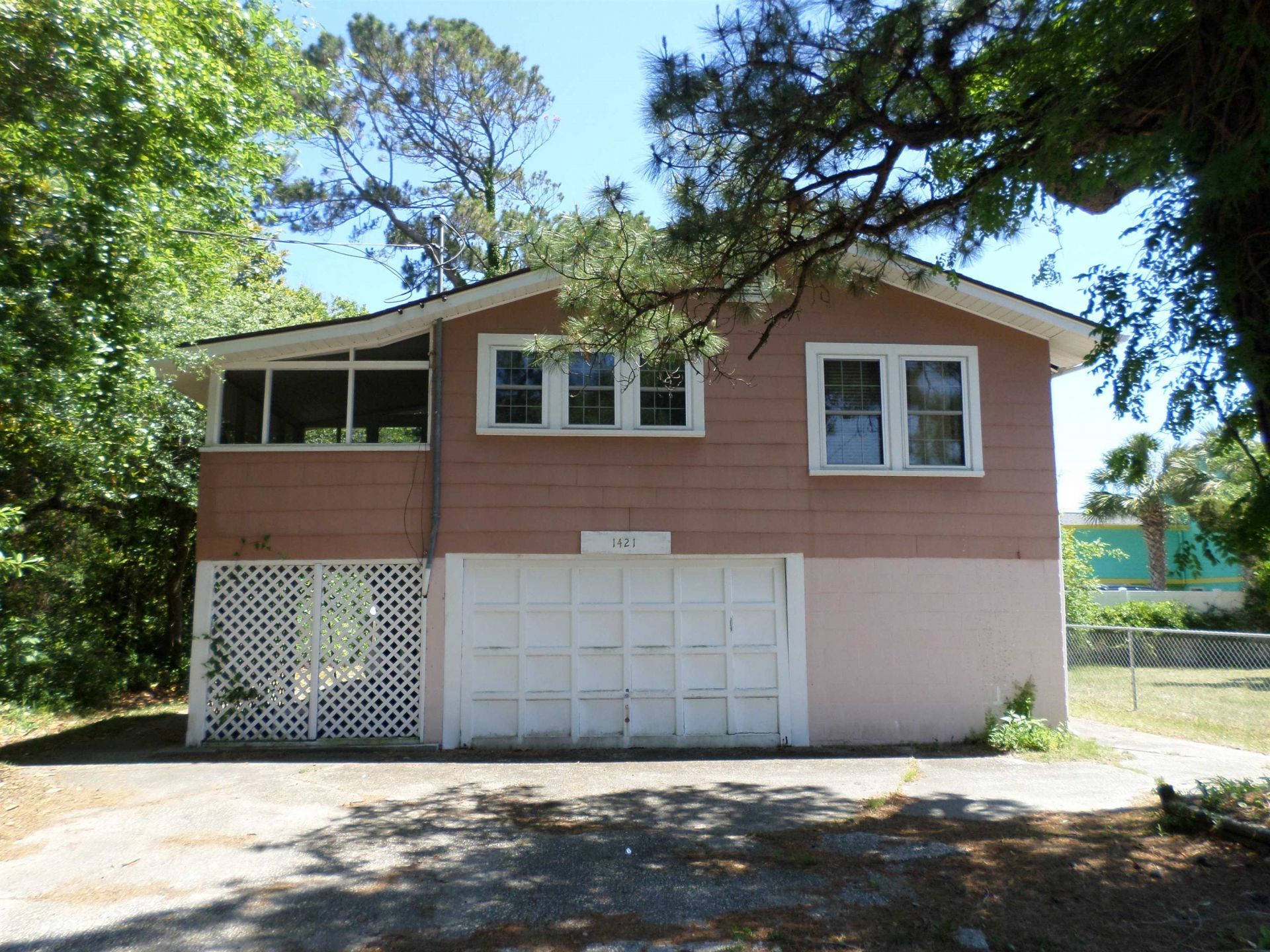 1421 Havens Dr. Photo 1