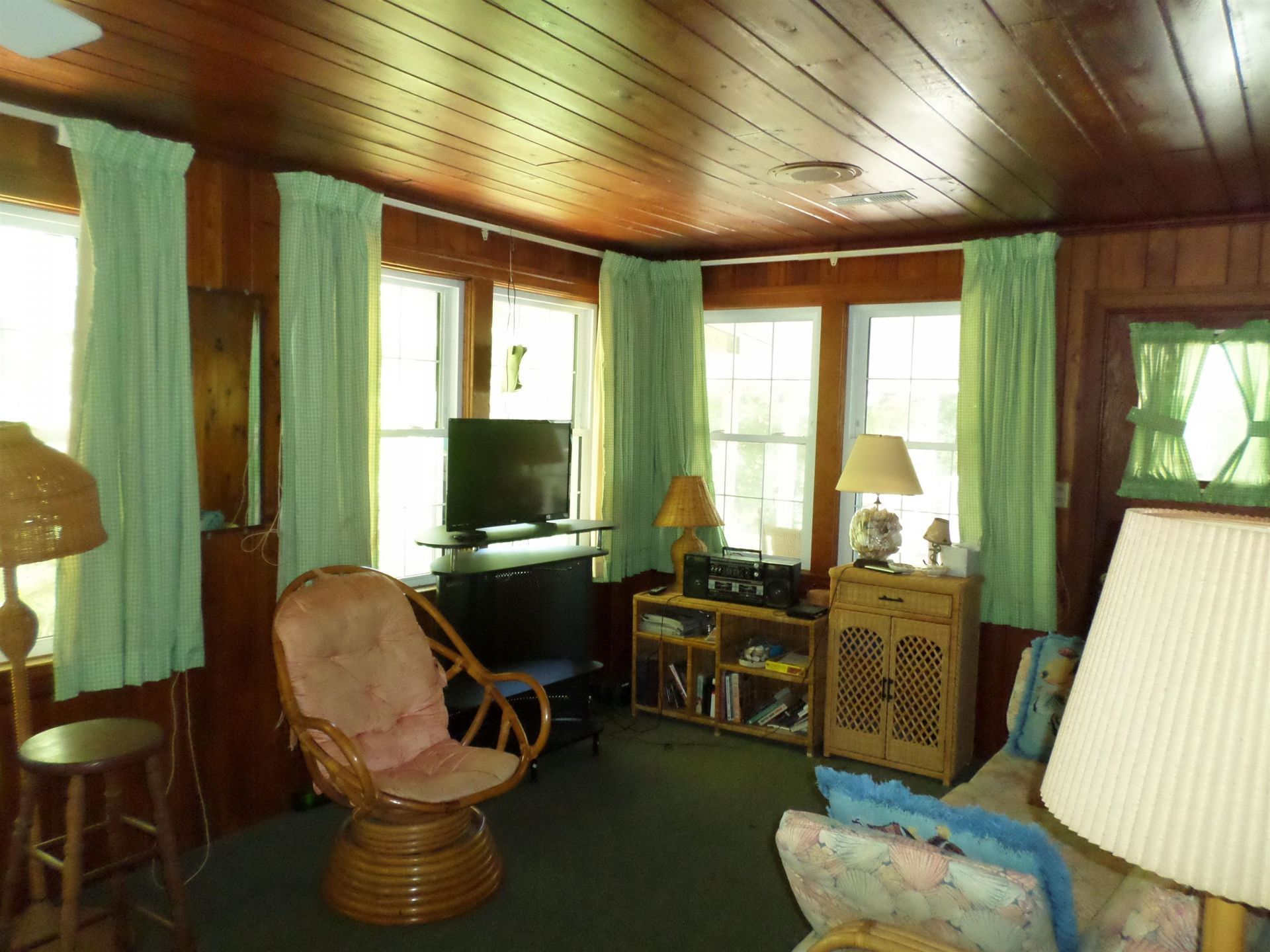 1421 Havens Dr. Photo 2