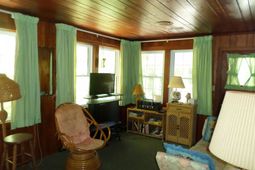 1421 Havens Dr. photo 4