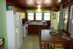 1421 Havens Dr. photo 4