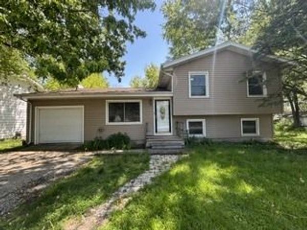 1716 Parklane Avenue , McHenry, IL 60050