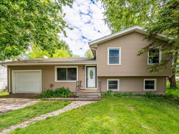 1716 Parklane Avenue, McHenry, IL 60050