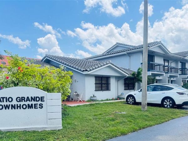 10904 NW 7th St, Unit 201, Miami, FL 33172