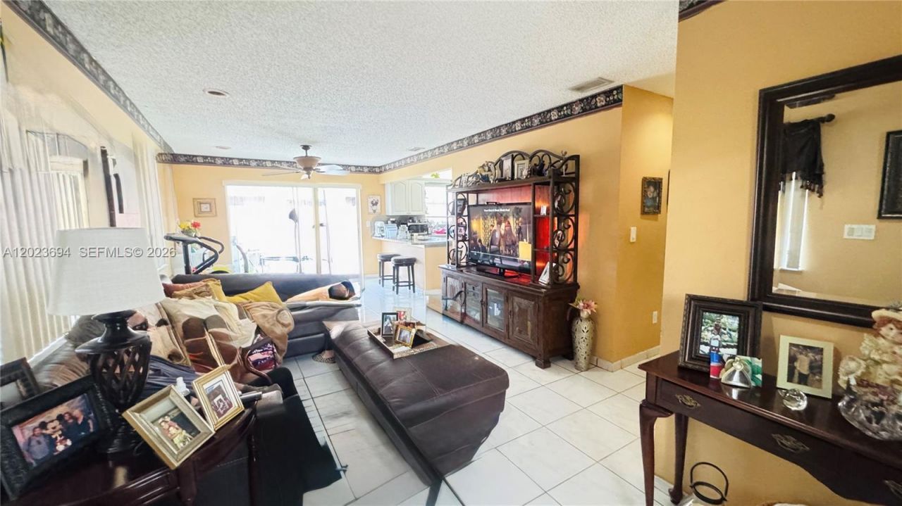 10904 NW 7th St, Unit 201, Miami, FL 33172 Photo