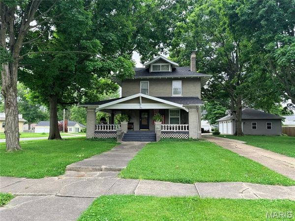 829 E 1st North Street , Carlinville, IL 62626