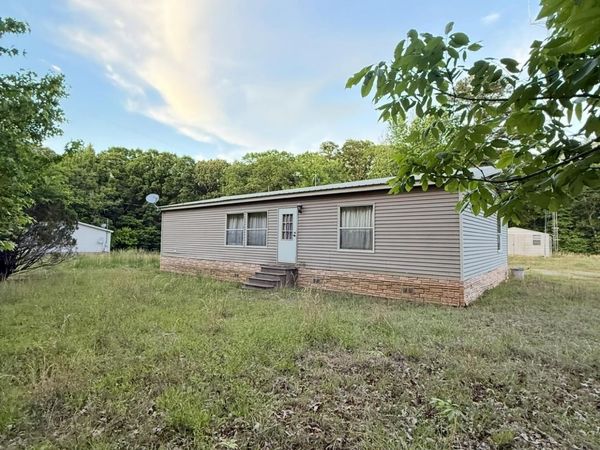 990 RIVER RD, Bolivar, TN 38008