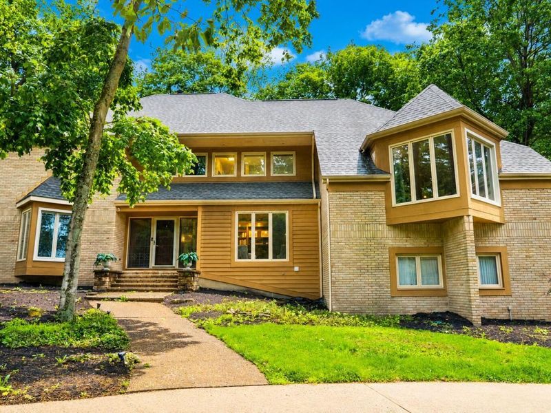 455 Delegate Drive, Columbus, OH 43235 Photo 1