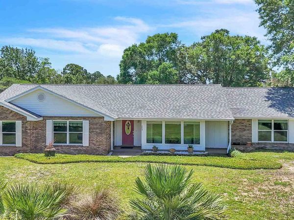 209 Shoreline Dr, Gulf Breeze, FL 32561
