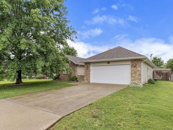 735 N White Rock Avenue , Republic, MO 65738