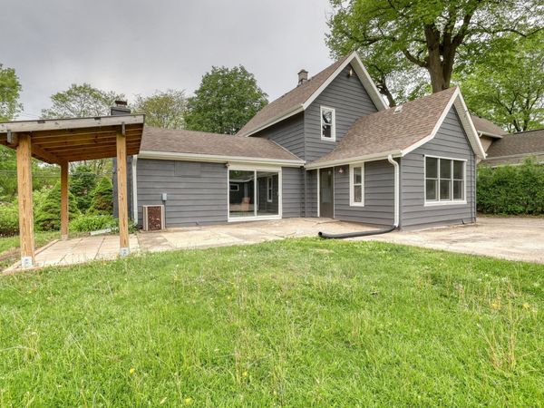 507 NW Barstow St, Waukesha, WI 53188