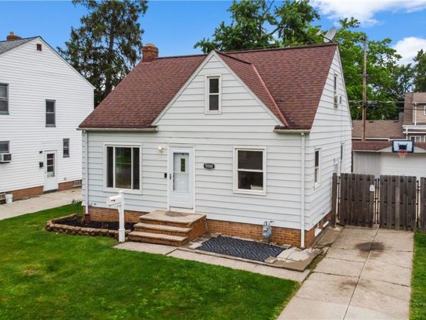 5000 Kenmore Avenue , Parma, OH 44134