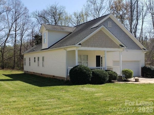 626 Neal Drive , Charlotte, NC 28213