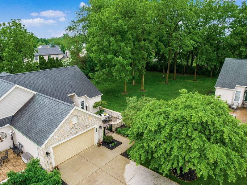 2637 Vililly Circle W, Grove City, OH 43123 Photo 3