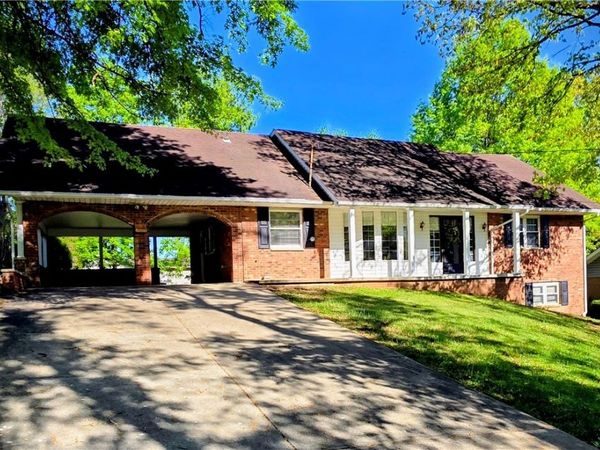 1239 Lakewood Circle , Washington, WV 26181