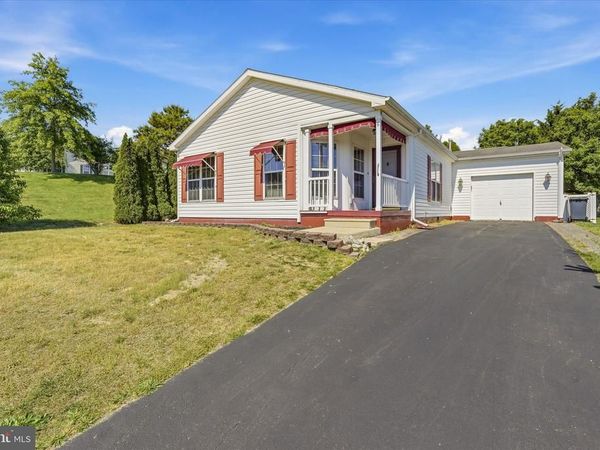 6 CHERRY HILL COURT , MANAHAWKIN, NJ 08050