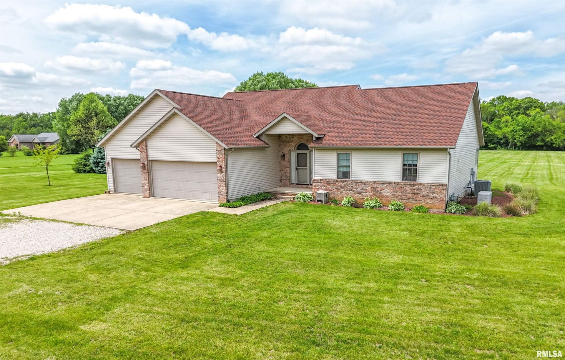 23130 Grist Mill Lane, Athens, IL 62613 Main Photo