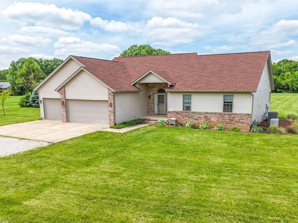 23130 Grist Mill Lane, Athens, IL 62613