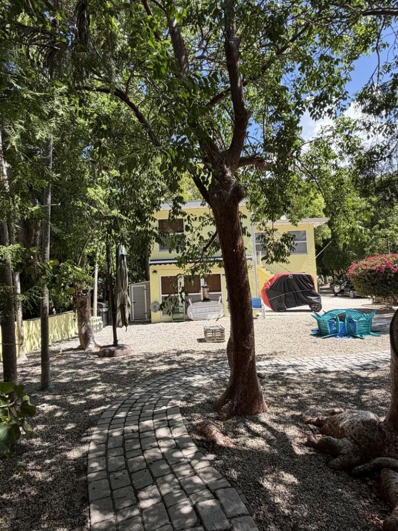 140 S Bay Harbor Drive, Key Largo, FL 33037 Photo