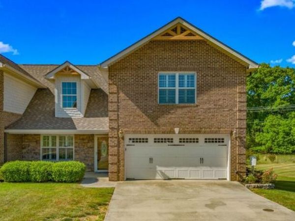 3007 Villas Creekside Drive, Dandridge, TN 37725
