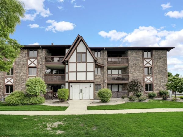 5630 W 103rd Street , Unit 308, Oak Lawn, IL 60453