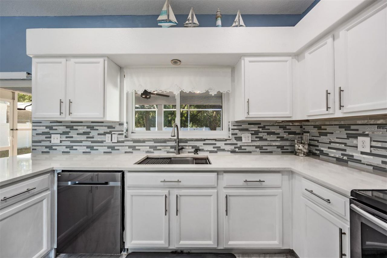 380 Rosalind Lane , Oldsmar, FL 34677 Photo