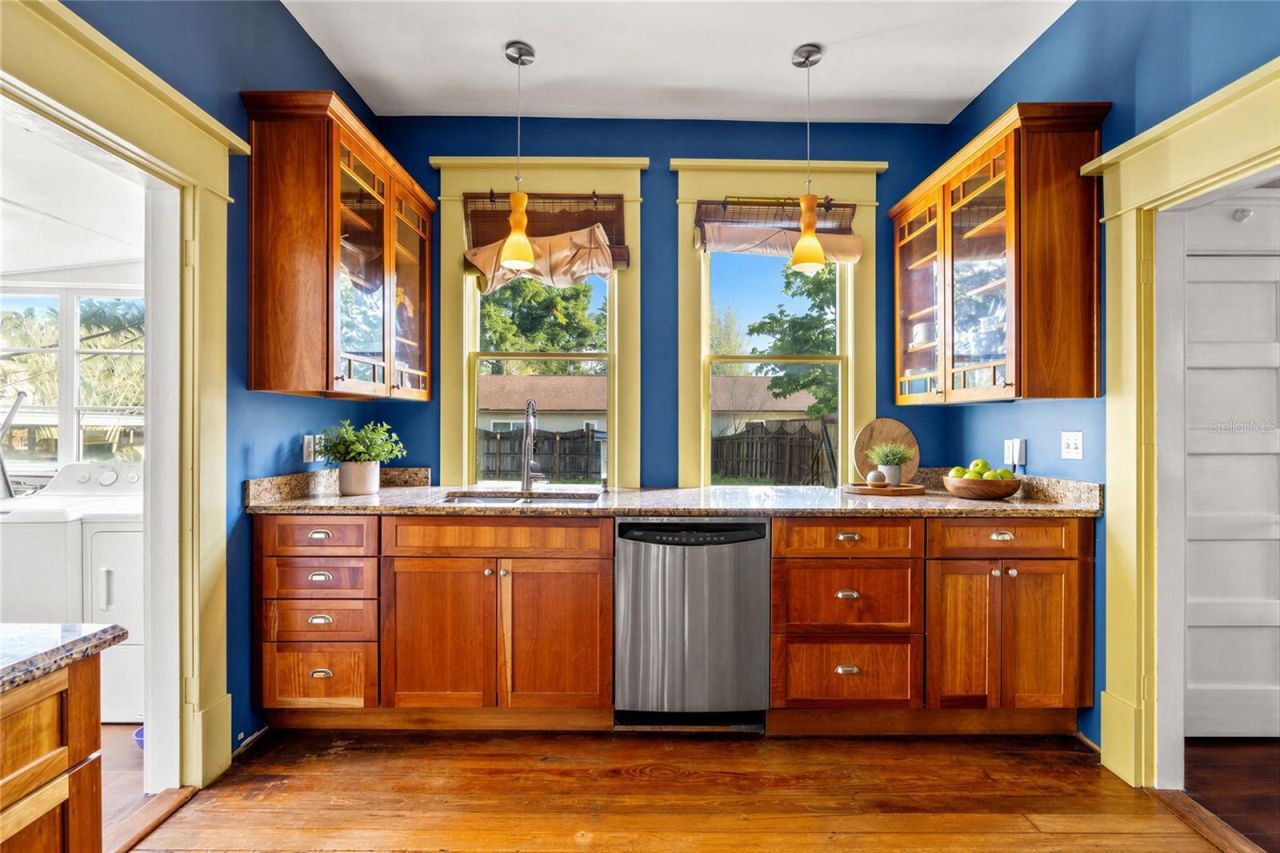 5202 N Seminole Avenue, Tampa, FL 33603 Photo