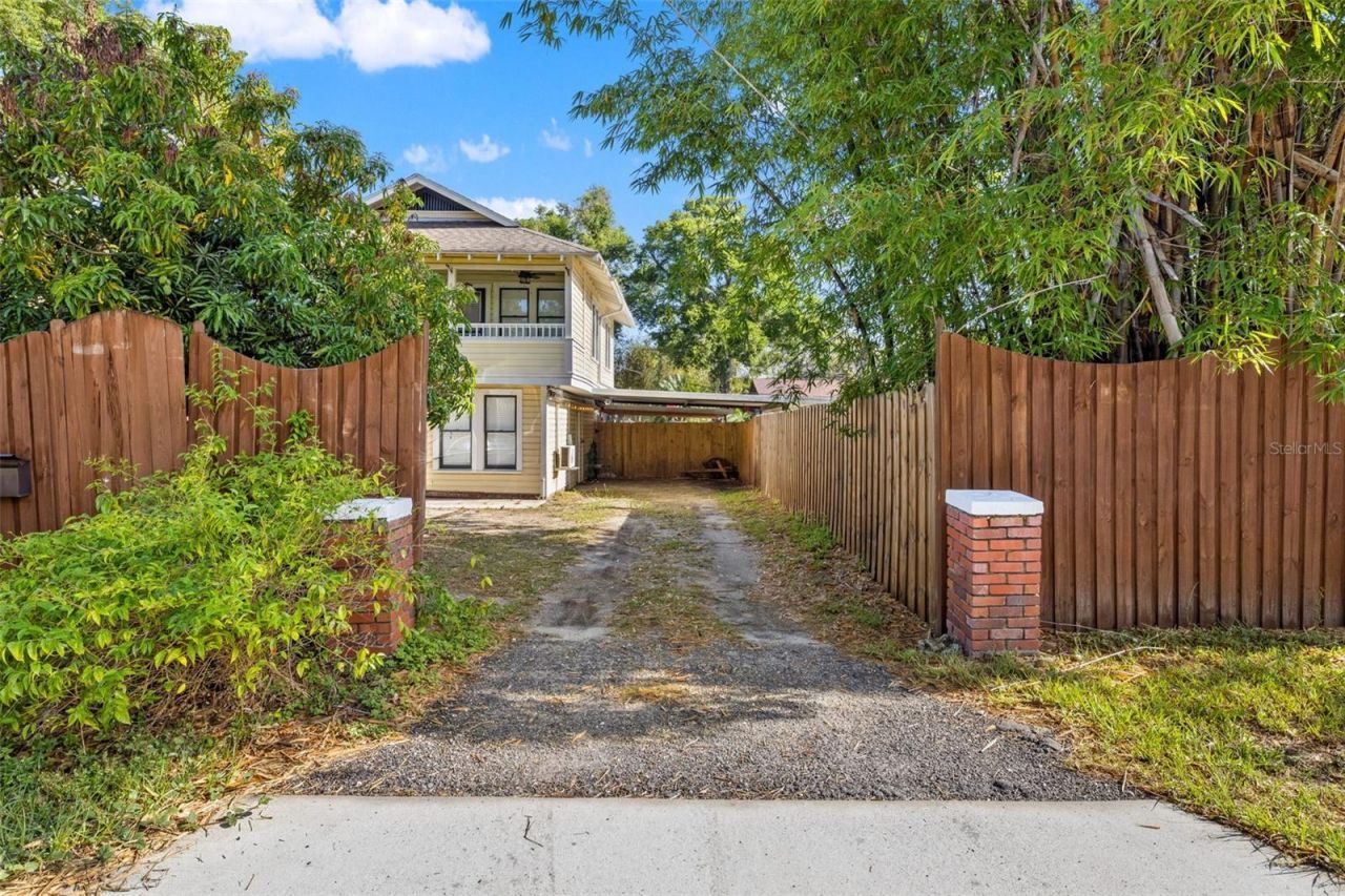 5202 N Seminole Avenue, Tampa, FL 33603 Photo