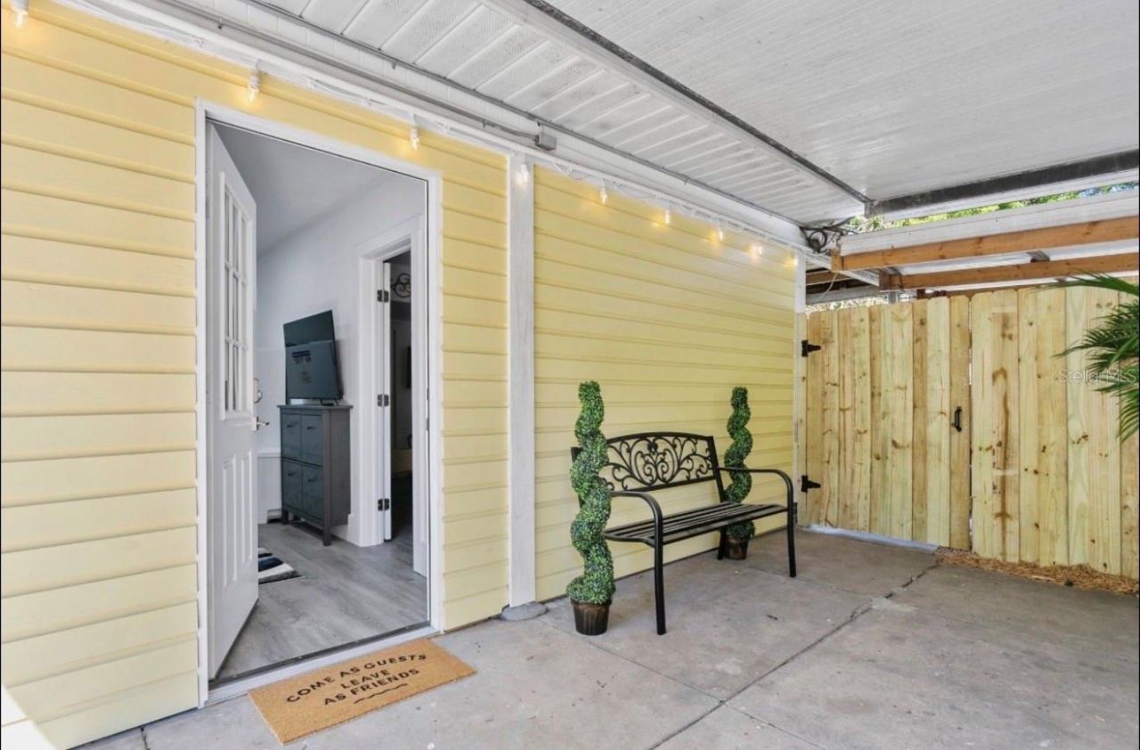 5202 N Seminole Avenue, Tampa, FL 33603 Photo