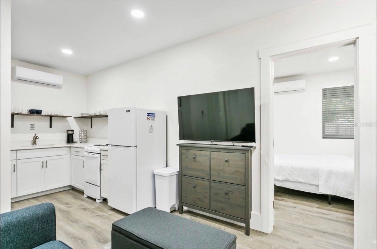 5202 N Seminole Avenue, Tampa, FL 33603 Photo