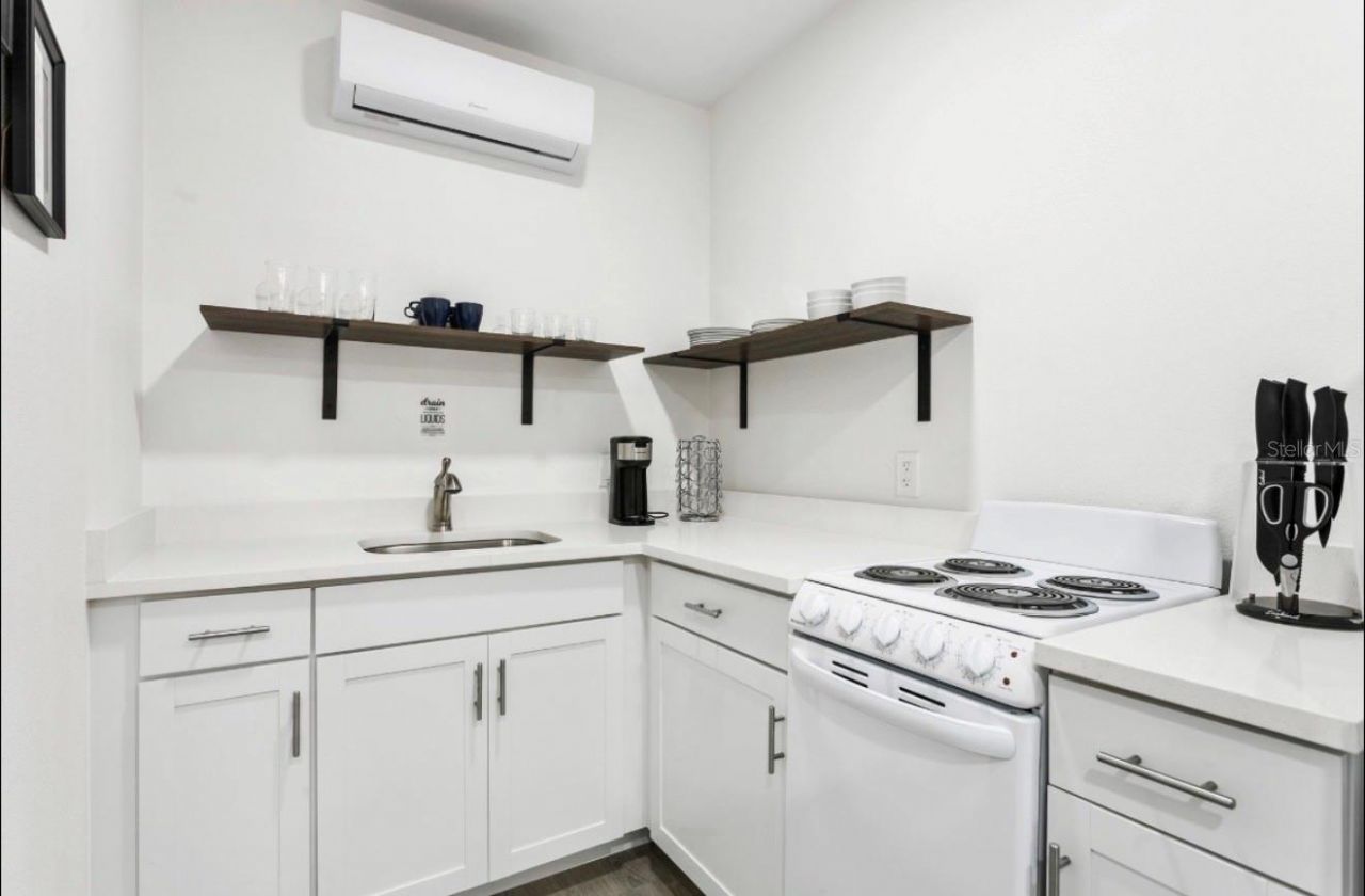5202 N Seminole Avenue, Tampa, FL 33603 Photo