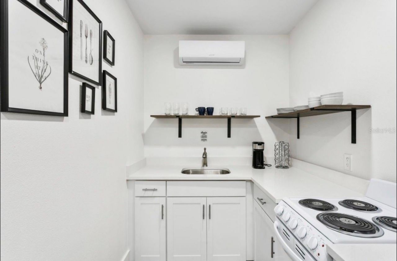 5202 N Seminole Avenue, Tampa, FL 33603 Photo