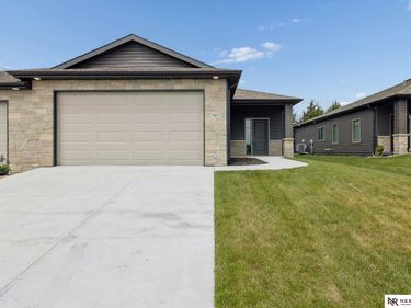 9855 Keystone Drive , Lincoln, NE 68516