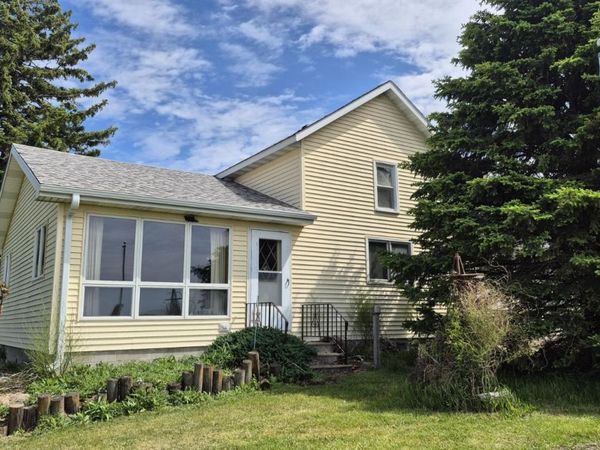 4206 9 Highway , Estherville, IA 51334