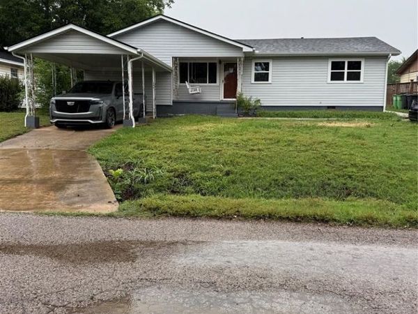 800 E 17th St Street, Prague, OK 74864