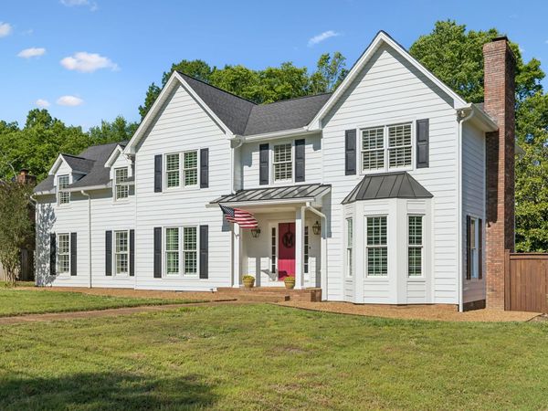 100 Deerfield Dr , Columbia, TN 38401