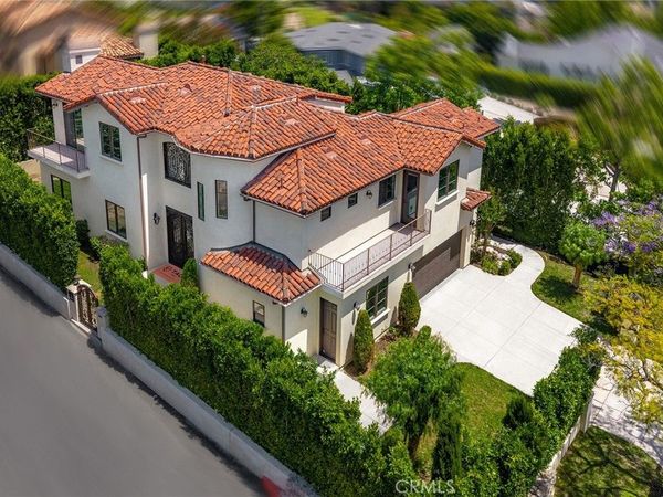 100 Country Club Drive, Burbank, CA 91501