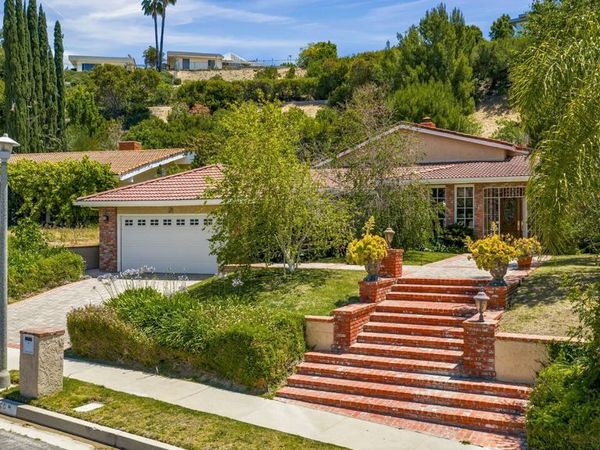18000 Medley Drive, Encino, CA 91316