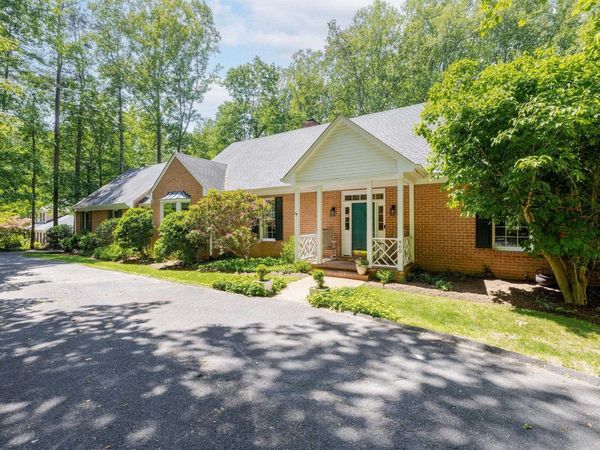 900 FLORDON DR, Charlottesville, VA 22901