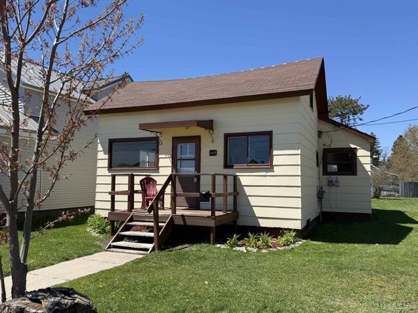 117 N Third Street Road, Manistique, MI 49854