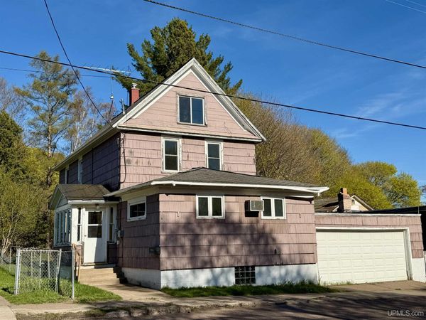 1015 Ethel Avenue, Hancock, MI 49930