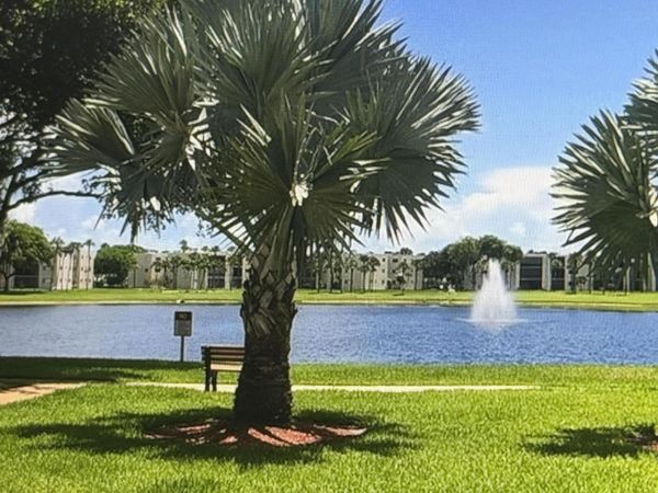 5220 Las Verdes Circle, Delray Beach, FL 33484