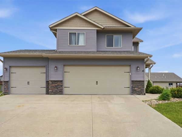 1418 Cardinal Drive , Fairfax, IA 52228