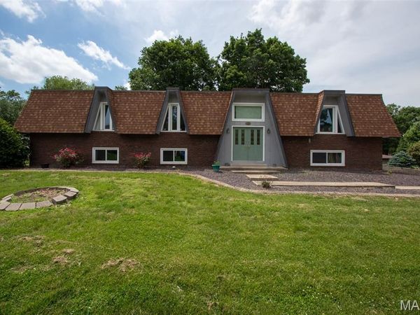 83 Memorial Court , Highland, IL 62249