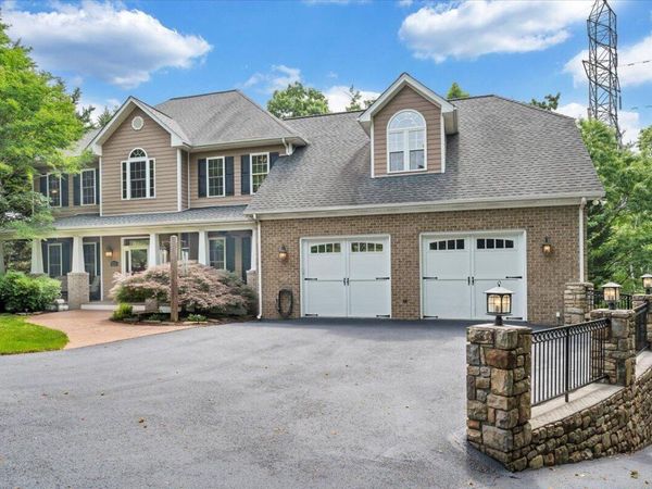 1236 Longview RD , Roanoke, VA 24018