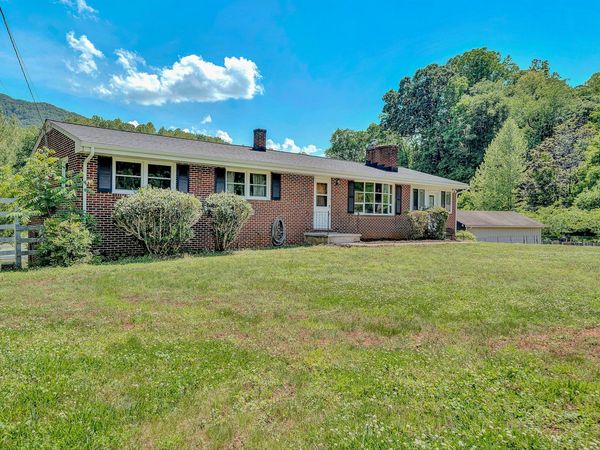 17 Valley View RD , Hardy, VA 24101