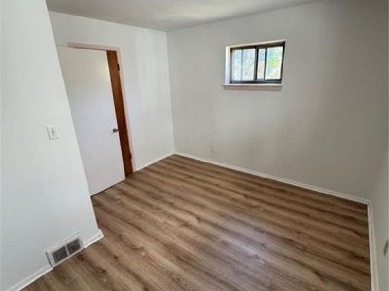990 E 129th Street, Cleveland, OH 44108 Photo 4