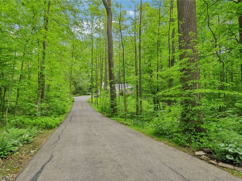 7522 Saddleback Lane, Gates Mills, OH 44040 Photo 2