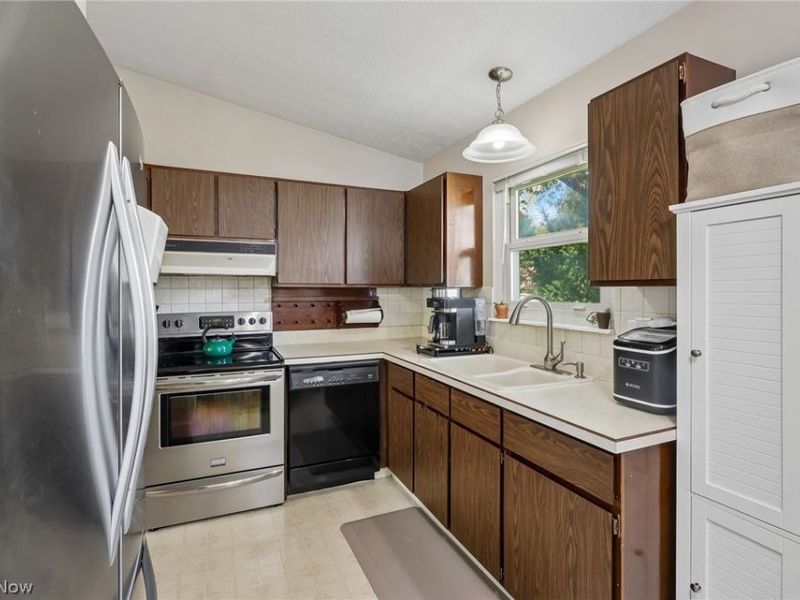 8122 Munson Road , Mentor, OH 44060 Photo 4