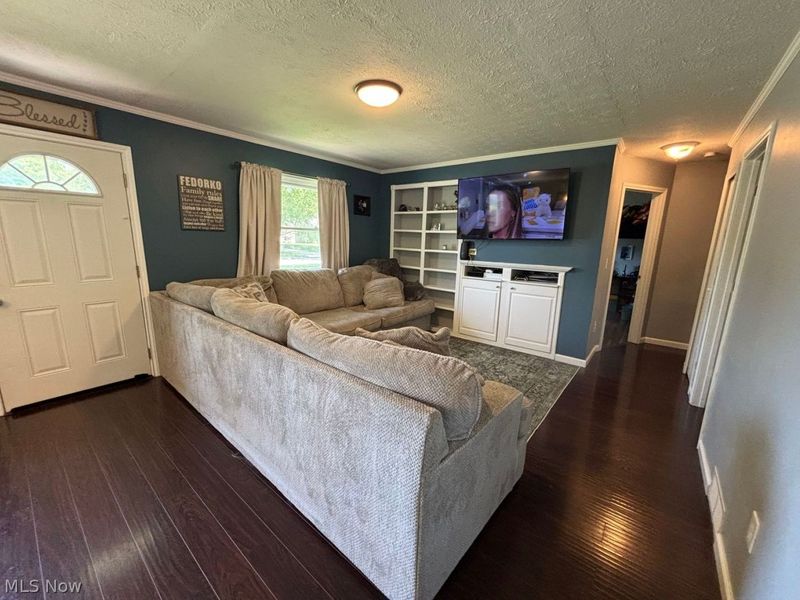 409 Sylvia Drive , Chardon, OH 44024 Photo 3